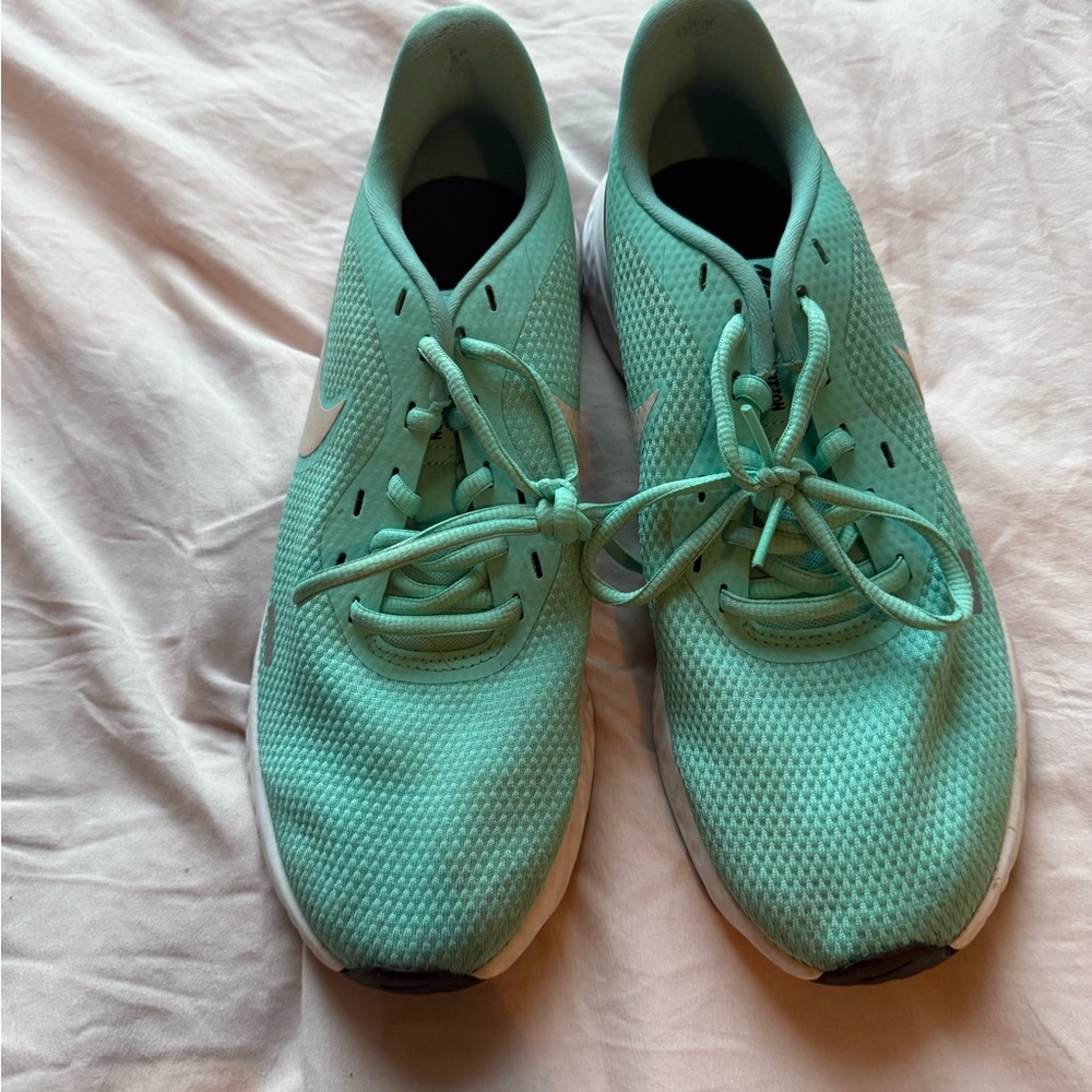 Nike Women's Aqua Athletic Shoes